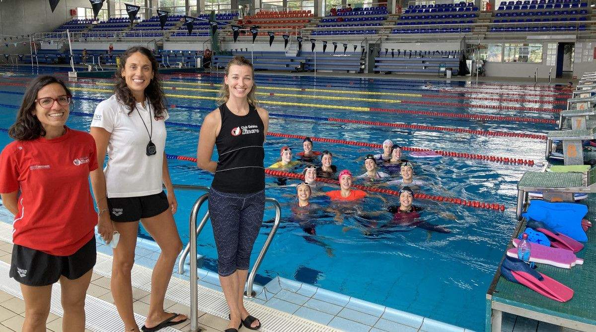 Vitoria Bogma (derecha) en un entrenamiento del Club Galaico Sincro