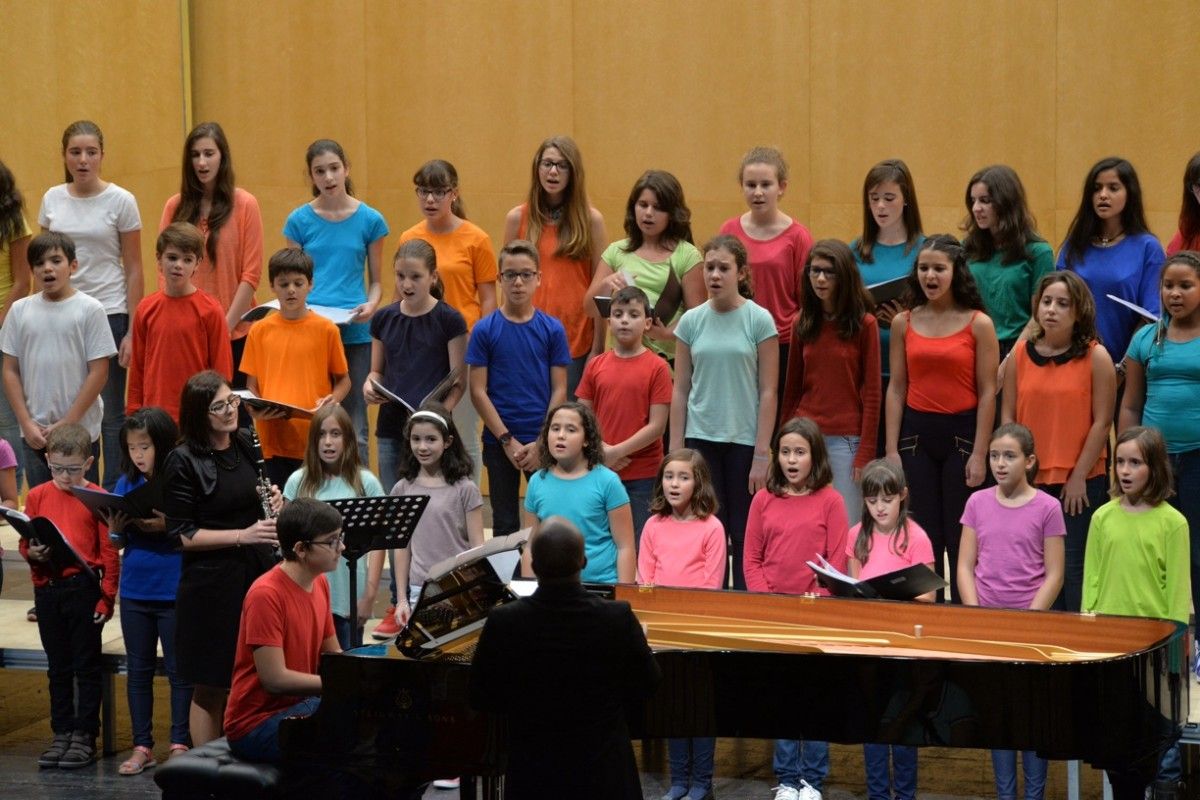 Alumnos del conservatorio Mayeusis durante el concierto en Pontevedra de la coral Saint Marc