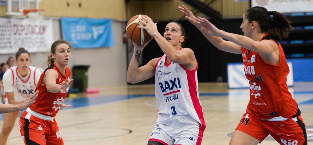 Final da Copa Galicia de baloncesto feminina entre Baxi Ferrol e Ensino de Lugo na Raña