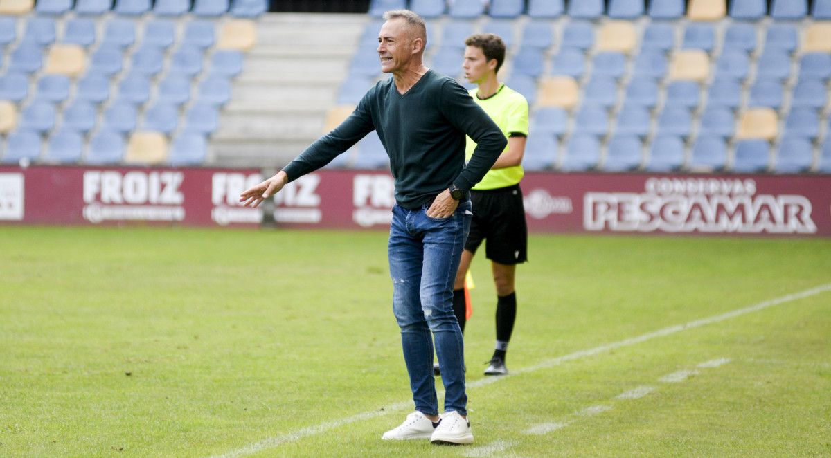 Partido de liga entre Pontevedra y Leganés B en Pasarón