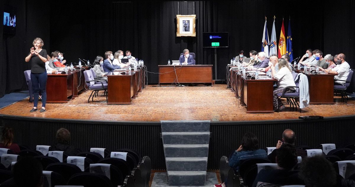 Pleno municipal no Teatro Principal de Pontevedra