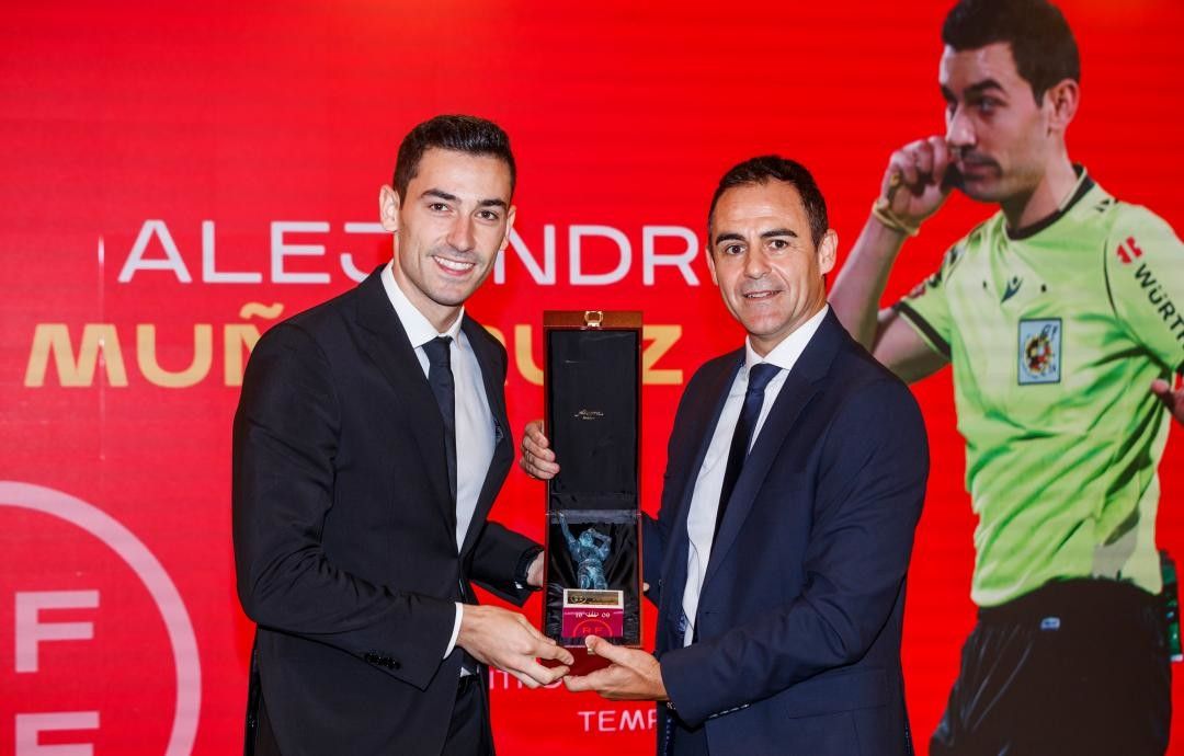 Alejandro Muñiz recibe el premio Vicente Acevedo de la temporada 2020/2021