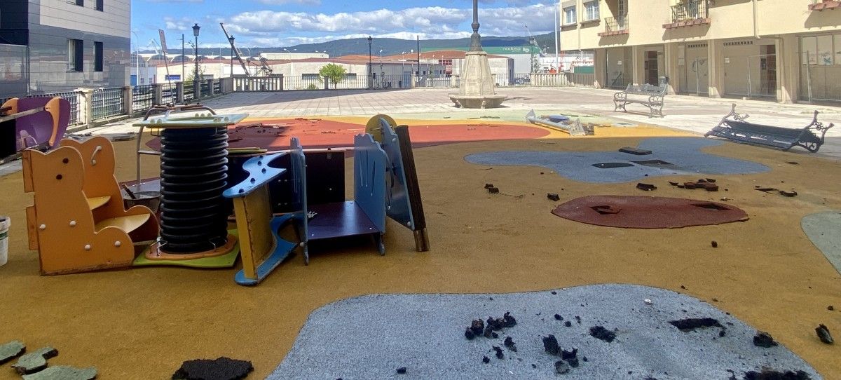 Obras para reparar as filtracións na Praza de Ponteporto