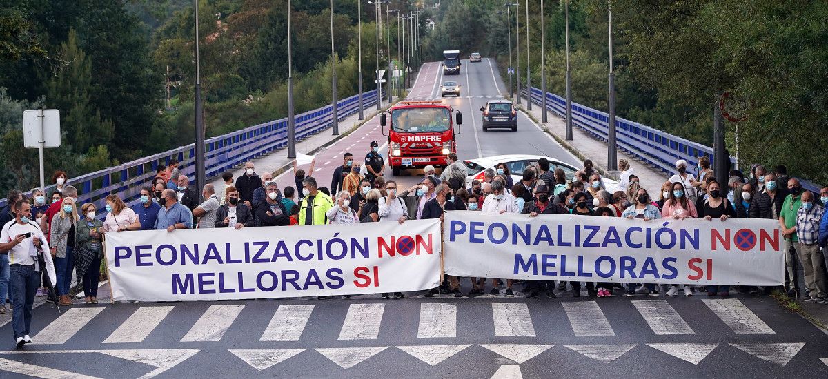 Protesta del vecindario de Monte Porreiro contra la peatonalización