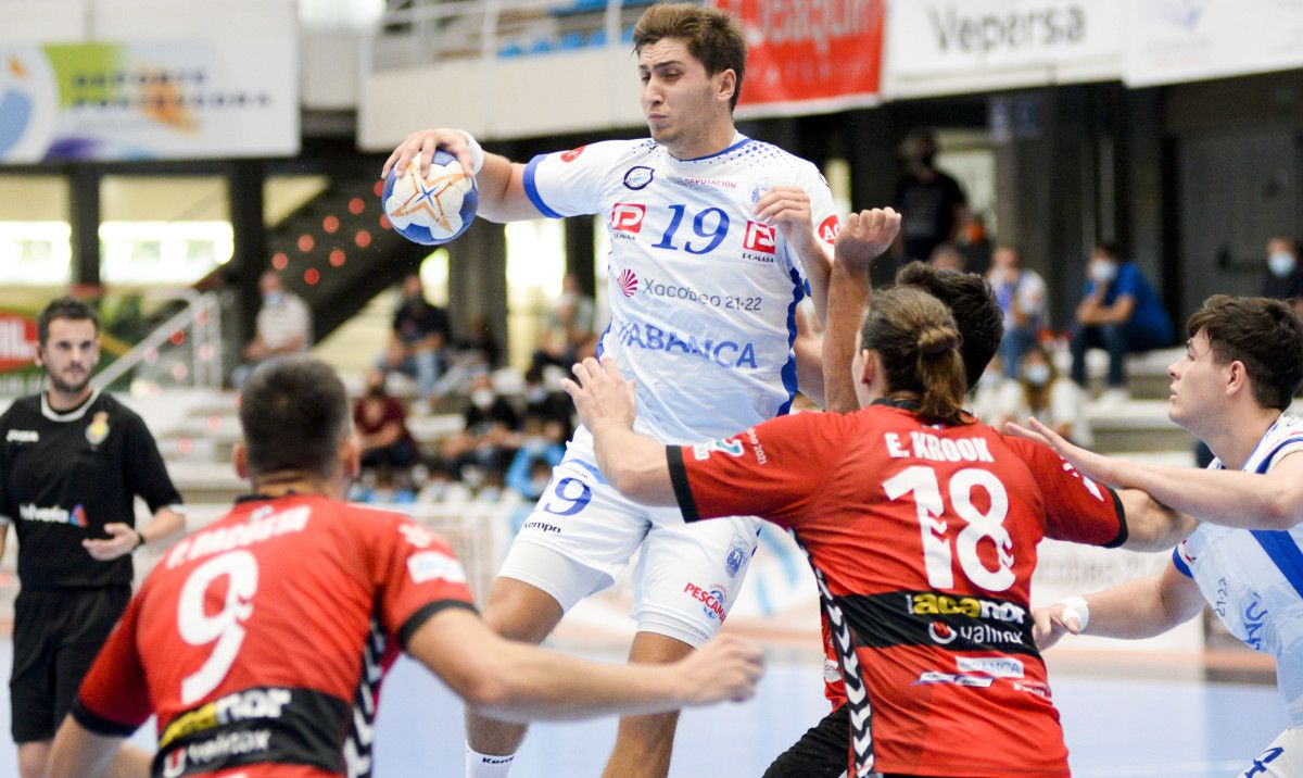 Partido de División Honor Plata entre Cisne y Novás en el Pabellón Municipal