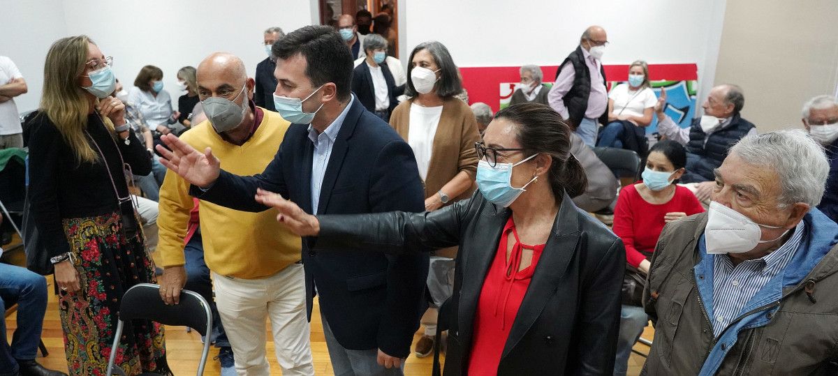 Encontro de Gonzalo Caballero con militantes do PSOE en Pontevedra