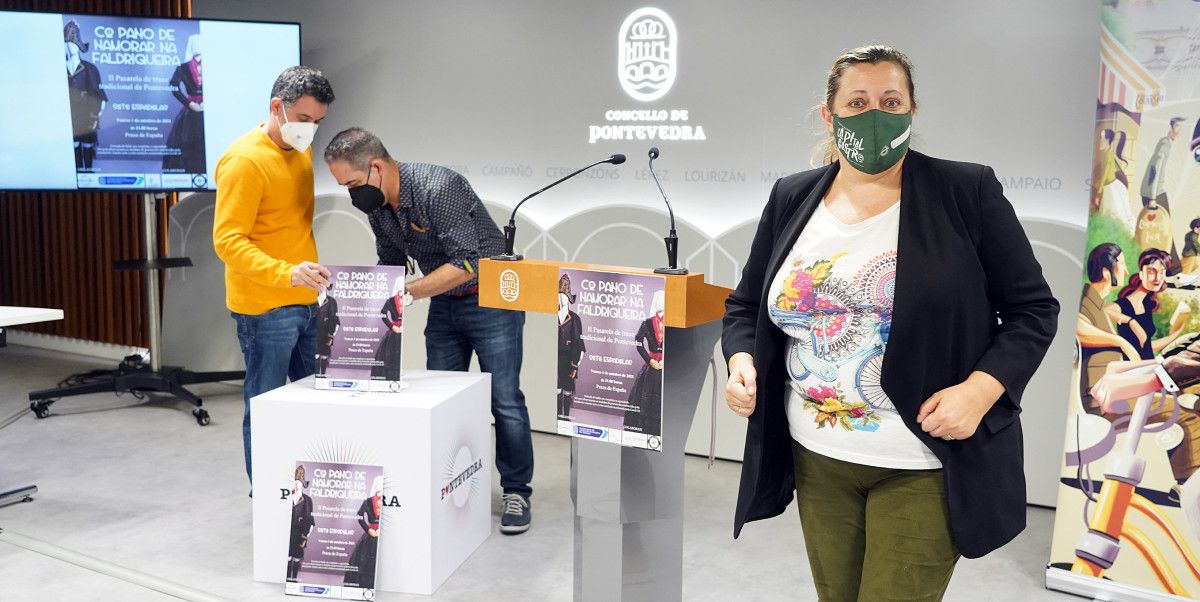 David Quiñones y José Luis Rodríguez, de Sete Espadelas, y la concejala de Promoción Económica, Yoya Blanco
