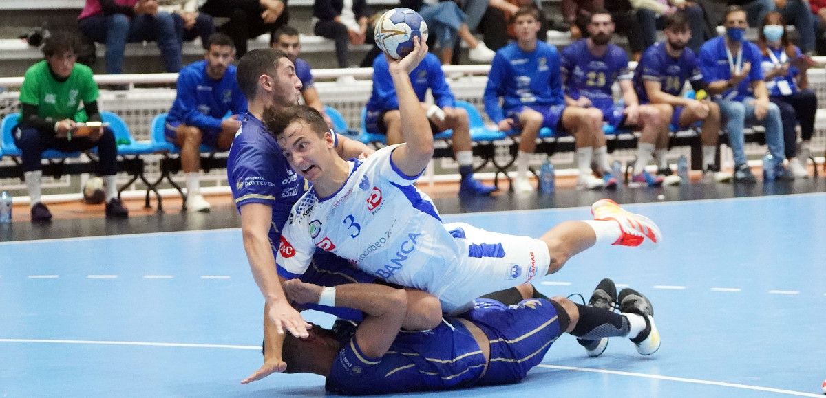 Derbi de División Honor Plata entre Teucro y Cisne en el Pabellón Municipal