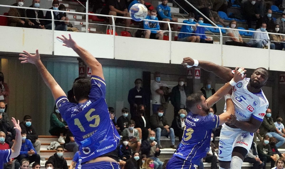 Derbi de División Honor Plata entre Teucro y Cisne en el Pabellón Municipal