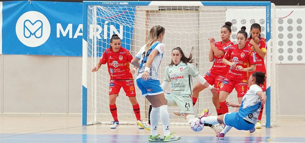 Partido de liga entre Marín Futsal y Poio Pescamar en A Raña