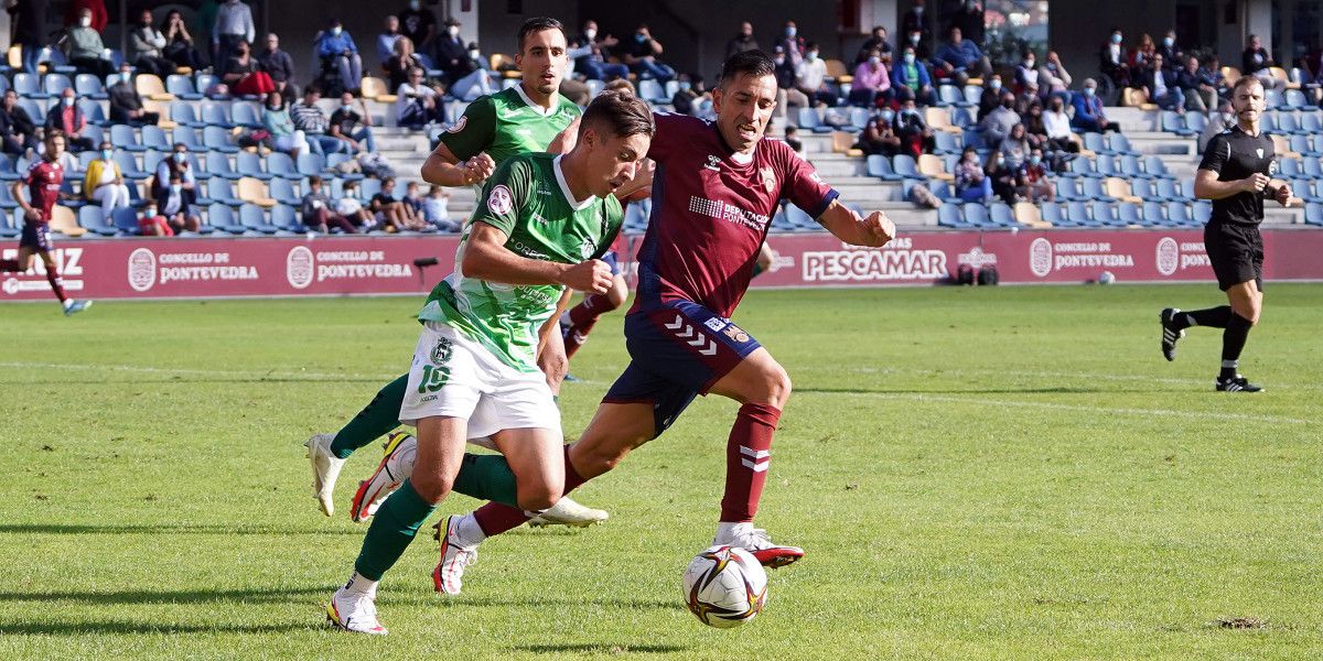 Víctor Eimil, en el partido de la temporada 21-22 entre Pontevedra y Arenteiro