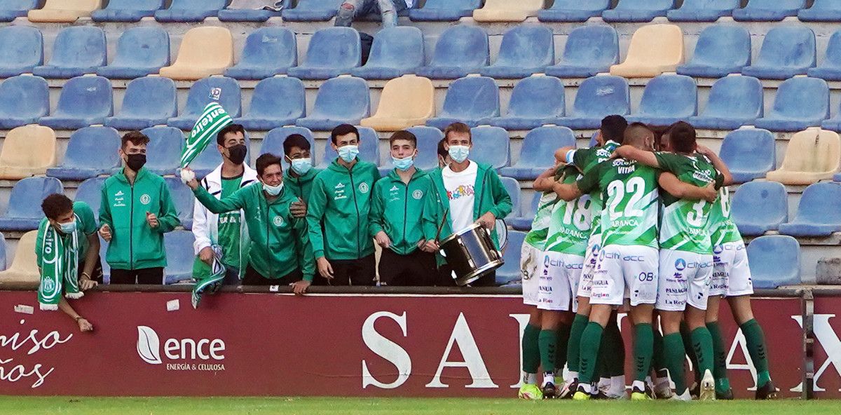 Partido de liga en Pasarón entre o Pontevedra o Arenteiro