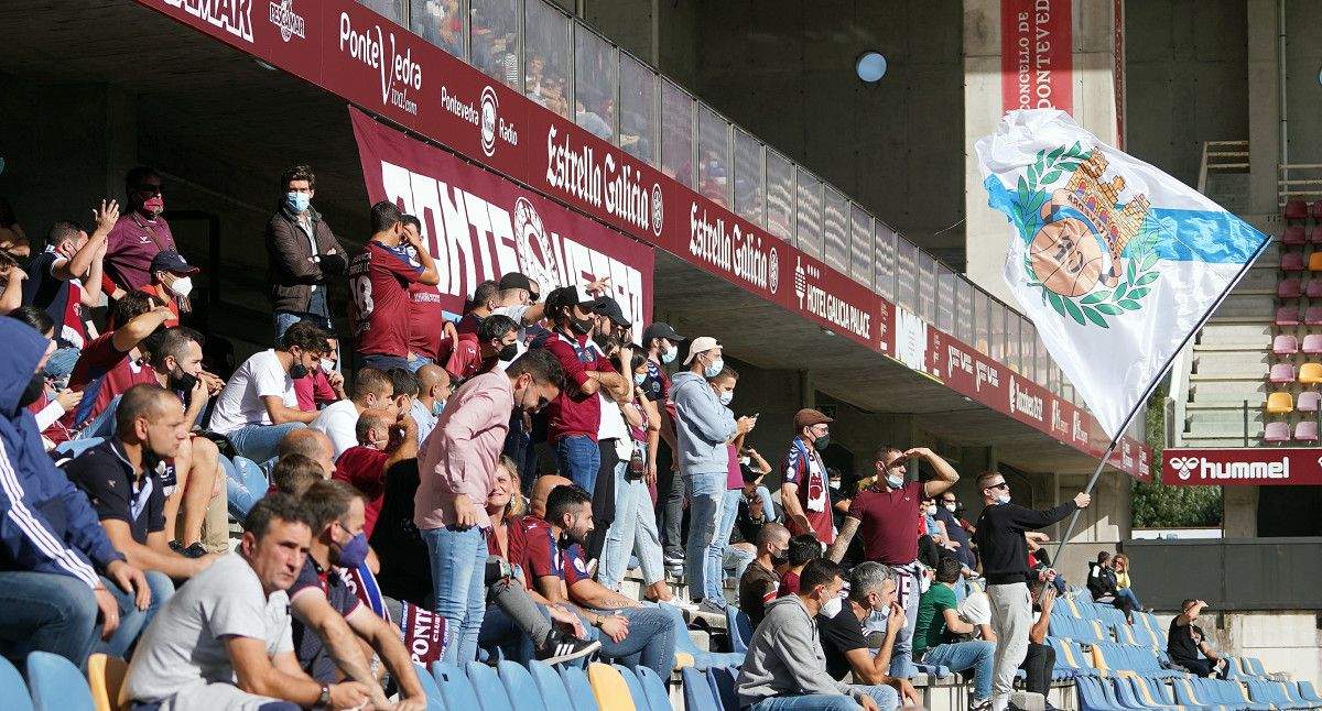 Fondo Norte de Pasarón en el partido de liga entre el Pontevedra y el Arenteiro