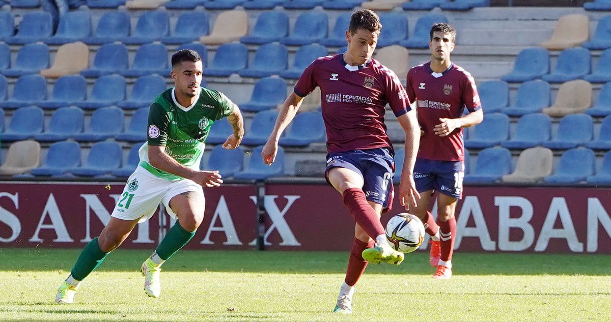 Javi Rey, no partido de liga en Pasarón entre o Pontevedra o Arenteiro