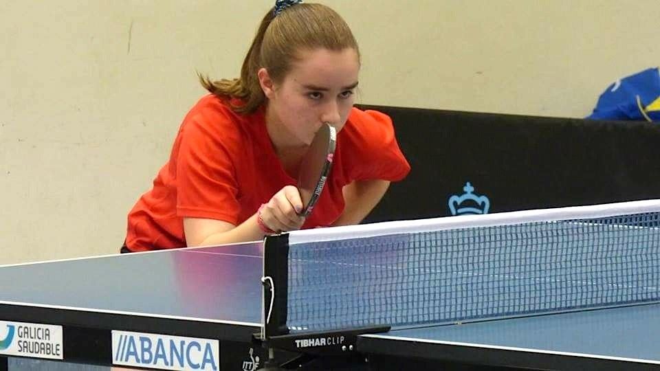 Claudia Canay nun partido con TM Narón