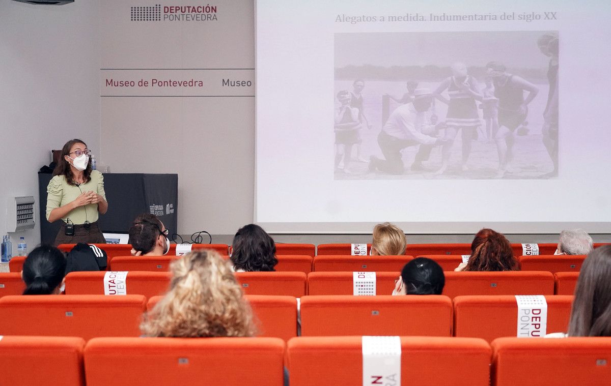 Curso 'Alegatos a medida. Indumentaria do século XX' con Carolina Múnaiz no Museo de Pontevedra