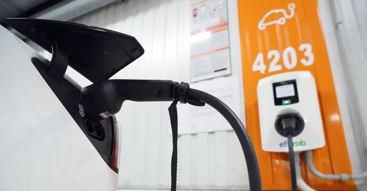 Cargador de coches eléctricos en un aparcamiento de Pontevedra