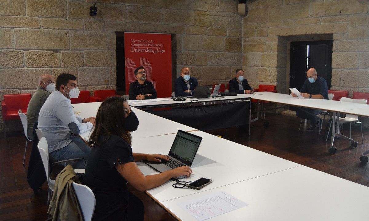 Reunión do Consello de Campus, que combinou a asistencia presencial e virtual