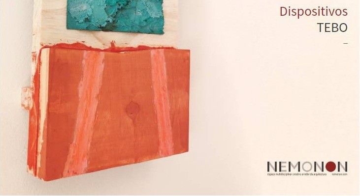 Cartel da exposición 'Dispositivos' do artista Tebo en Espacio Nemonon