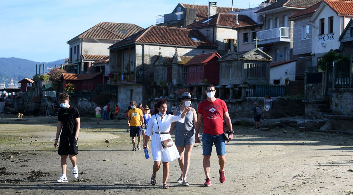 Turistas en Combarro