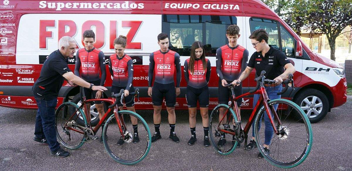 Presentación do equipo de ciclocrós do Supermercados Froiz