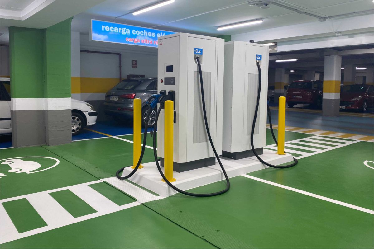 Punto de recarga de coches eléctricos no Hiper Froiz
