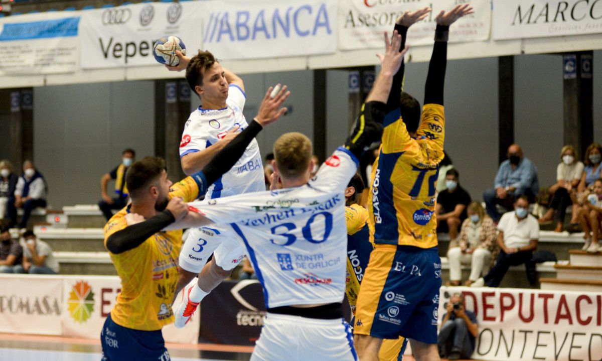 Partido de División Honor Plata entre Cisne y Villa de Aranda en el Pabellón Municipal