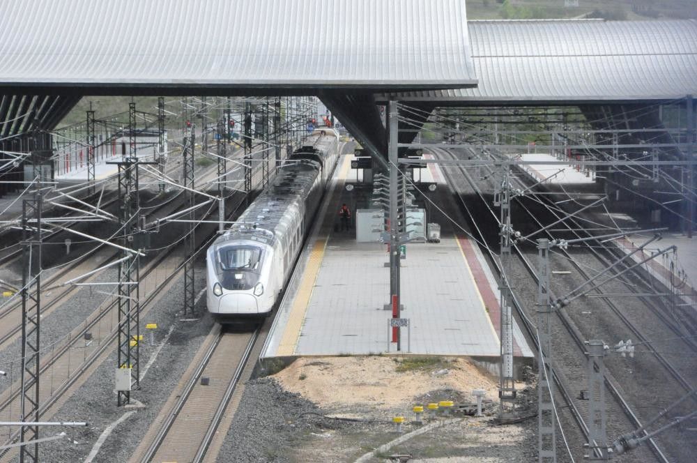 Tren da serie 106 de Talgo (Avril) 