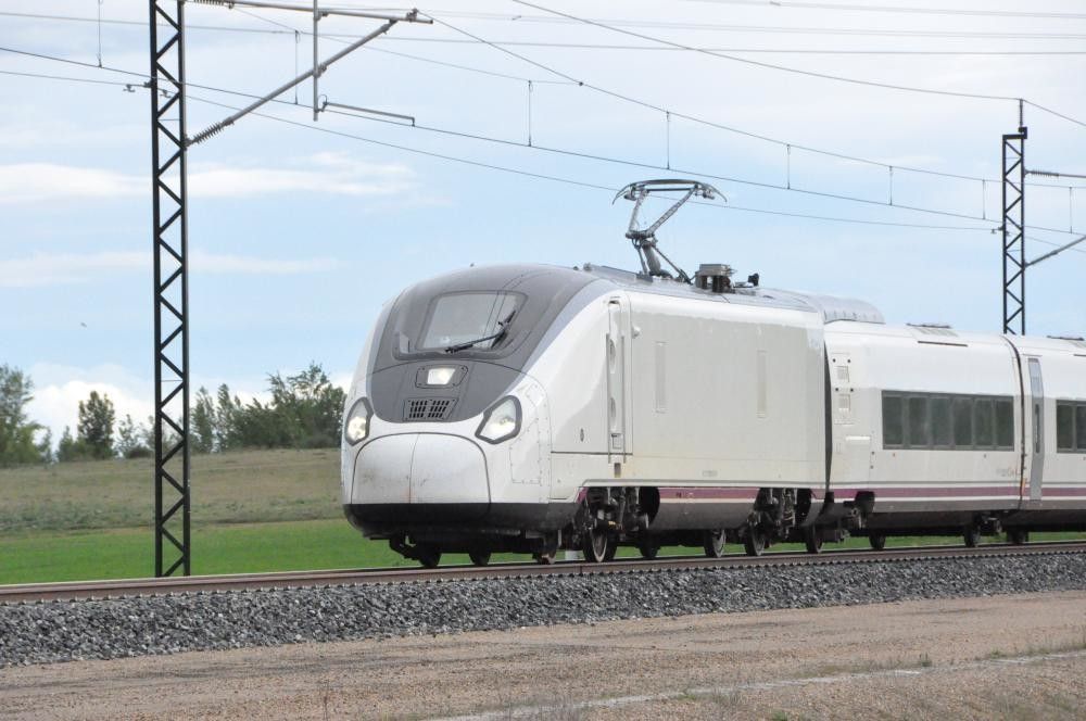 Tren de la serie 106 de Talgo (Avril) 
