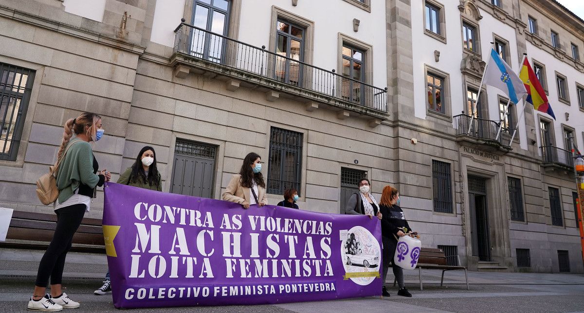 Segunda concentración del Colectivo Feminista de Pontevedra en apoyo a Olga y su hija