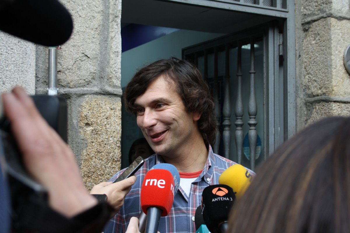 Juan Ignacio, el lotero, atiende feliz a los medios