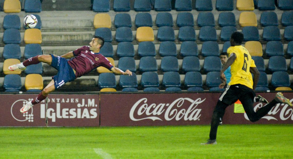 Partido de Segunda RFEF entre el Pontevedra y el Llanera en Pasarón