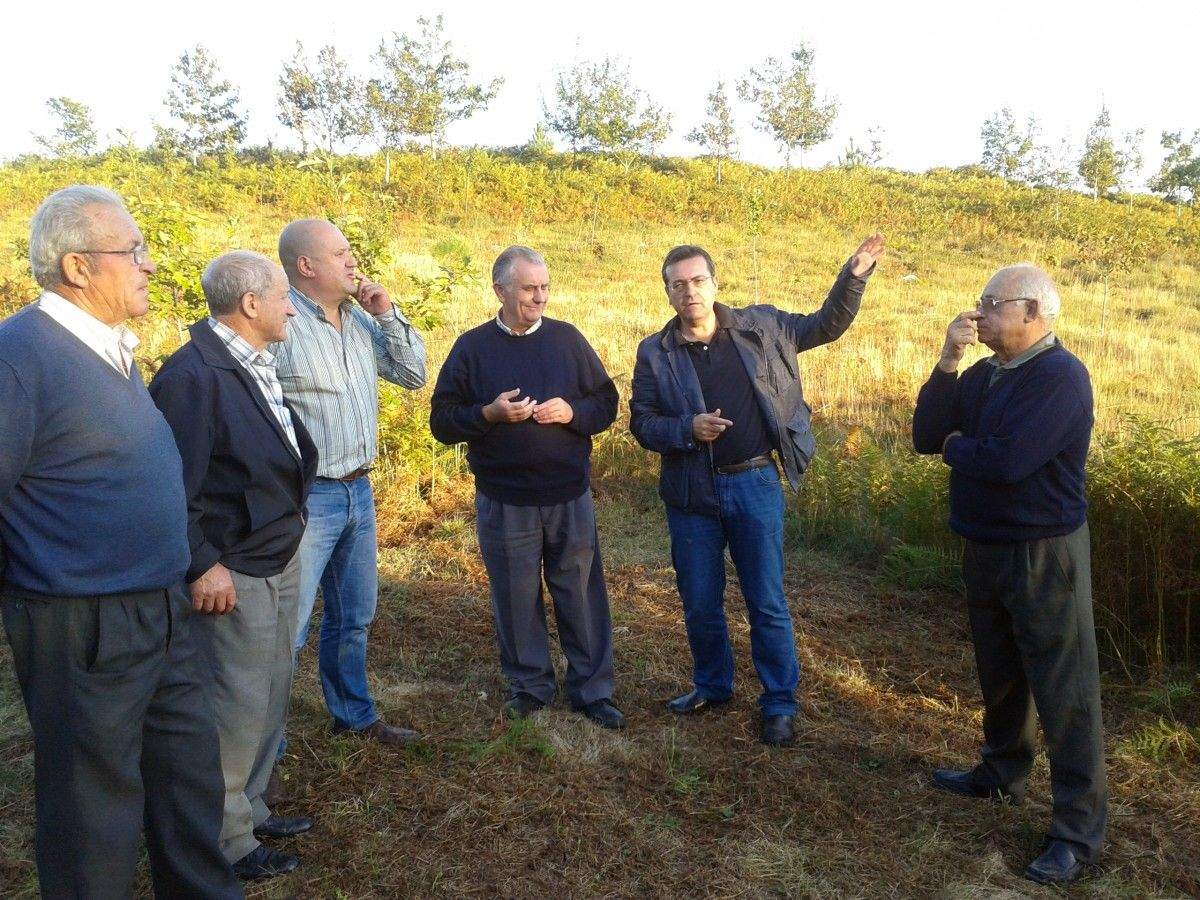 Luis Bará durante o seu encontro cos veciños e comuneiros de Santa María de Xeve Luis Bará durante o seu encontro cos veciños e comuneiros de Santa María de Xeve