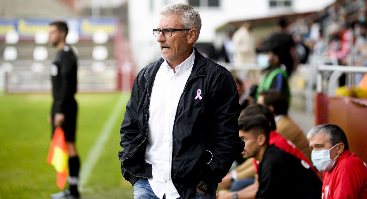 Jorge Otero, en el partido entre Arosa y Navalcarnero en A Lomba