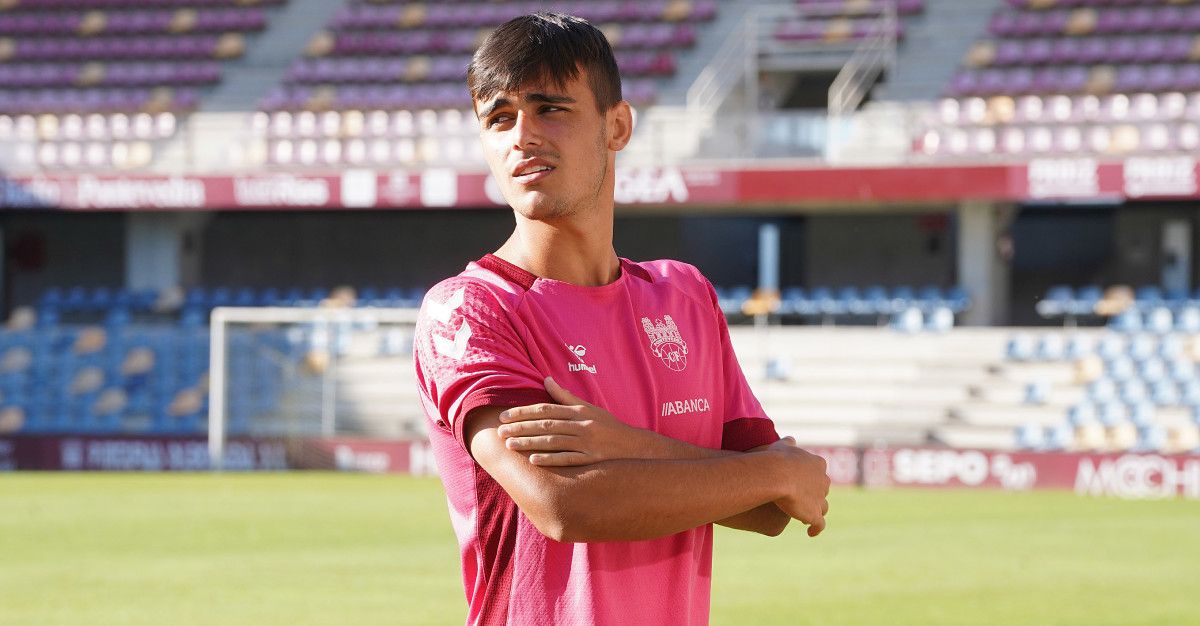 Miguel Román, nun adestramento do Pontevedra en Pasarón