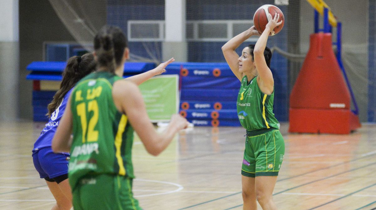 Carla Fernández, no partido de Liga Femina 2 entre Arxil e Rosalía no CGTD