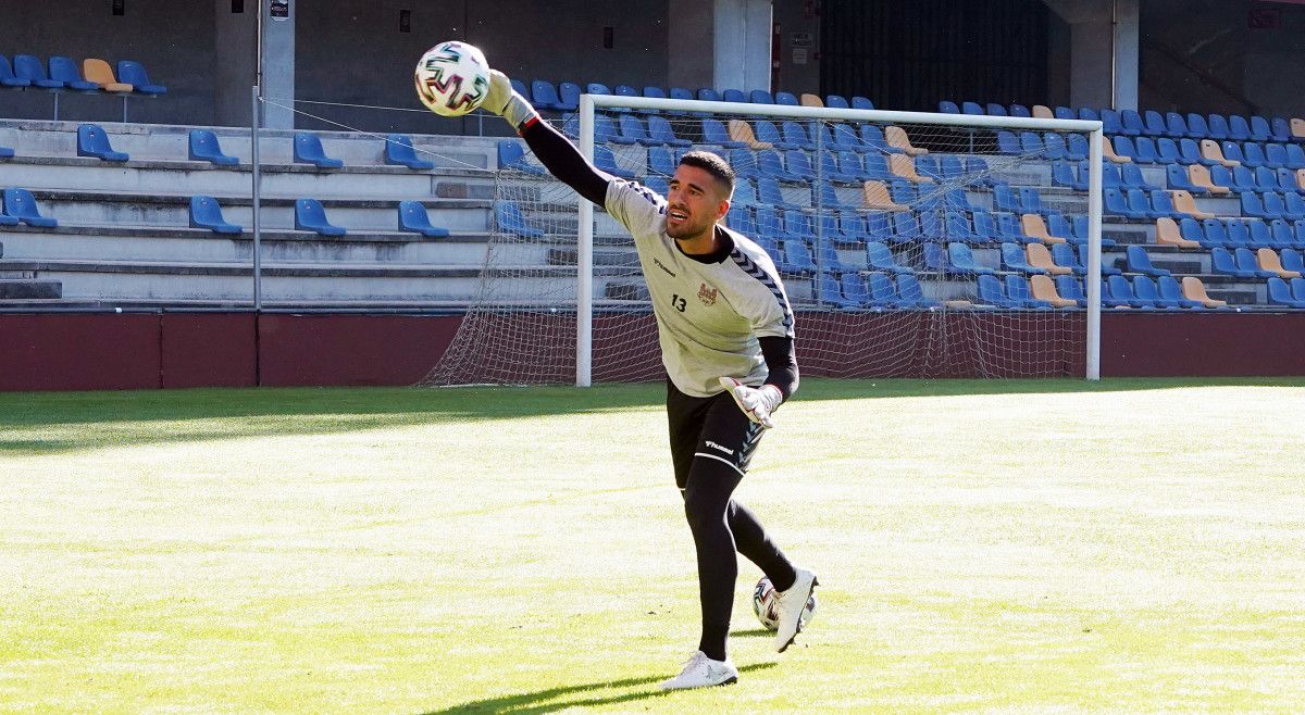 Pablo Cacharrón, nun adestramento do Pontevedra en Pasarón