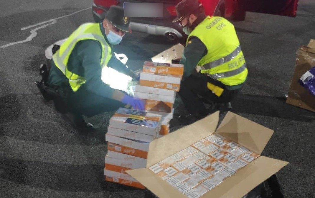 La Guardia Civil interviene tabaco de contrabando en el peaje de Vilaboa
