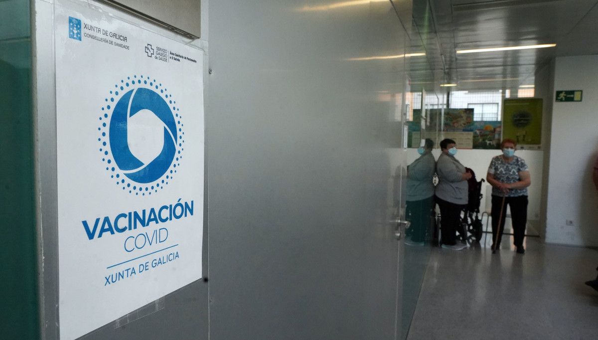Campaña de vacinación da terceira dose contra a covid e a antigripal