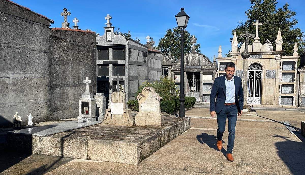Andrés Díaz no cemiterio de Ponte Caldelas