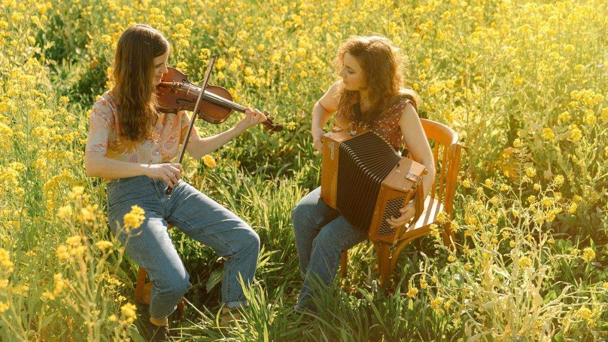 Sabela Caamaño y Antía Ameixeiras presentan su disco Aire!