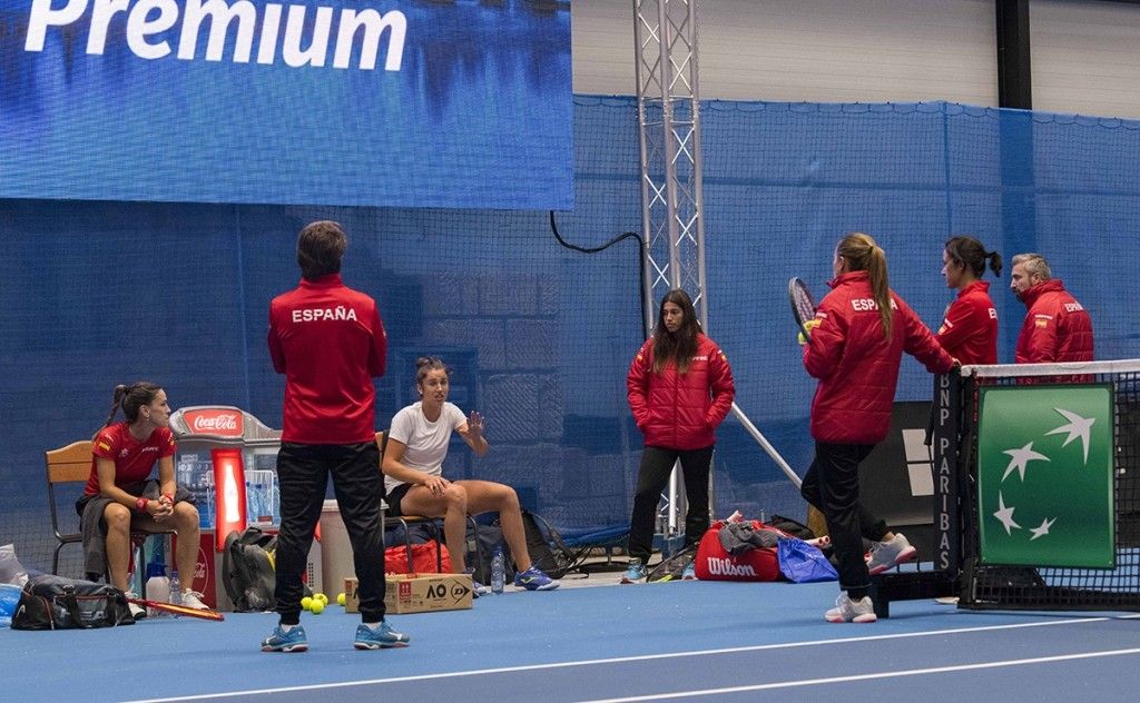 Jéssica Bouzas, entrenando con la Selección Española en Praga en las finales de la Billie Jean King Cup