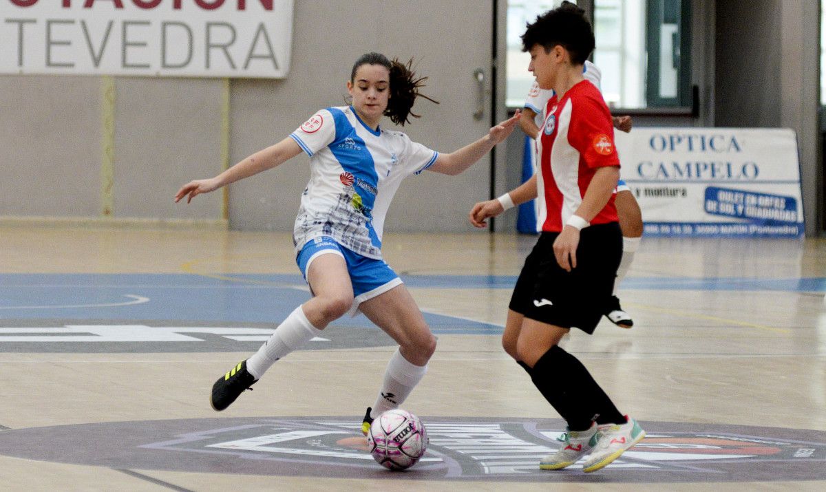 Partido de liga en A Raña entre Marín Futsal e Penya Esplugues