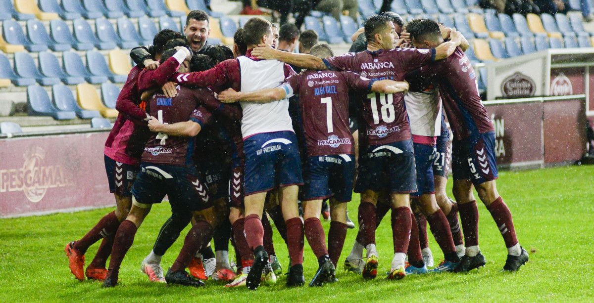 Partido de liga en Pasarón entre Pontevedra y Coruxo