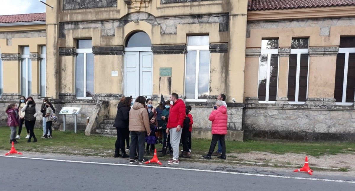O Concello de Moraña converteu a antiga escola de Santa Xusta nunha "Casa do terror" polo Samaín