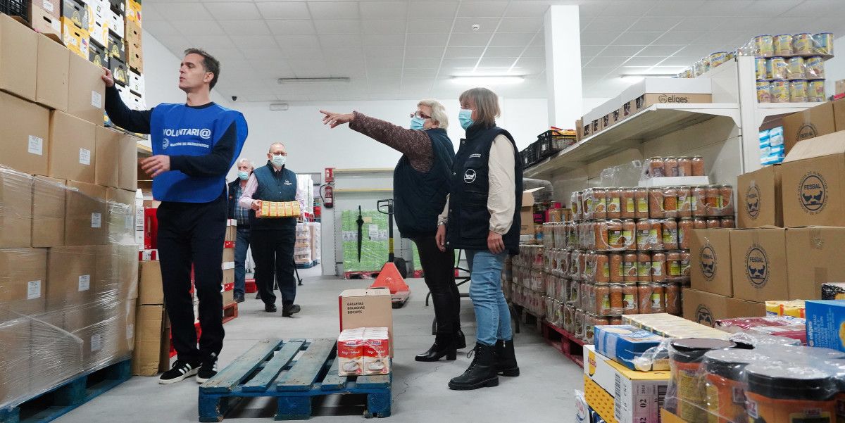 Visita de Pedro Alonso á sede de Pontevedra do Banco de Alimentos 