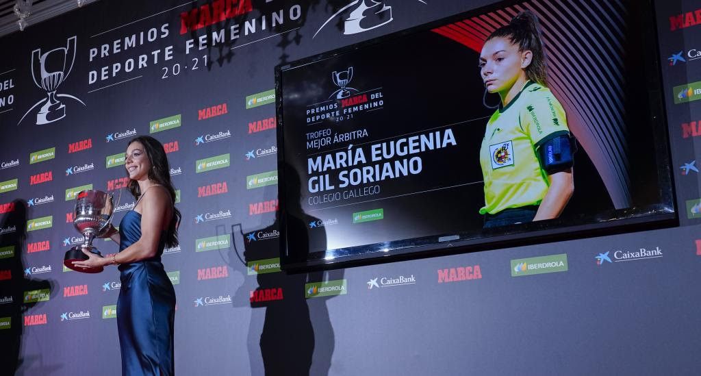 A atleta da Gimnástica Eugenia Gil é a mellor árbitra da tempada na liga Iberdrola