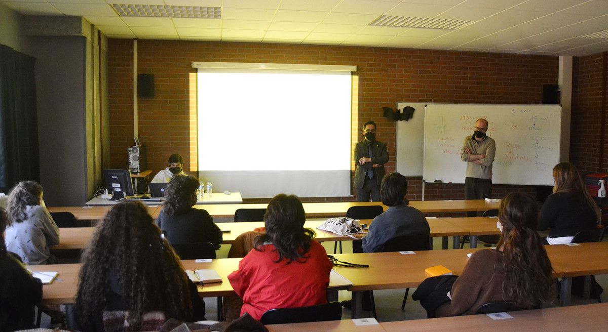 Os participantes mantiveron un encontro co vicerreitor do campus