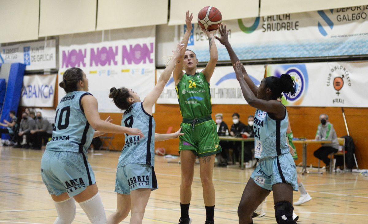 Dunja Buzadzin, no partido de Liga Femenina 2 entre Arxil e Barakaldo no CGTD