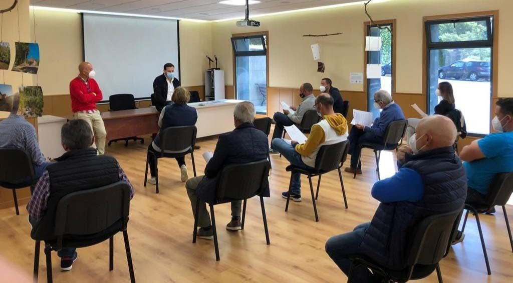 Asamblea vecinal en Cerdedo-Cotobade